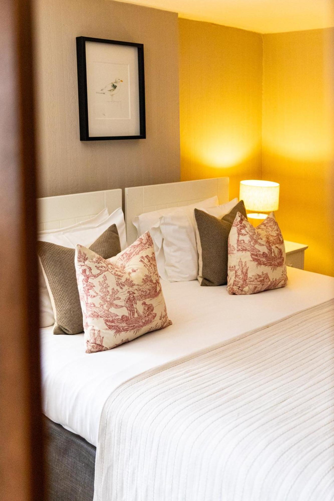 Bed and Breakfast The Georgian House Braye Экстерьер фото