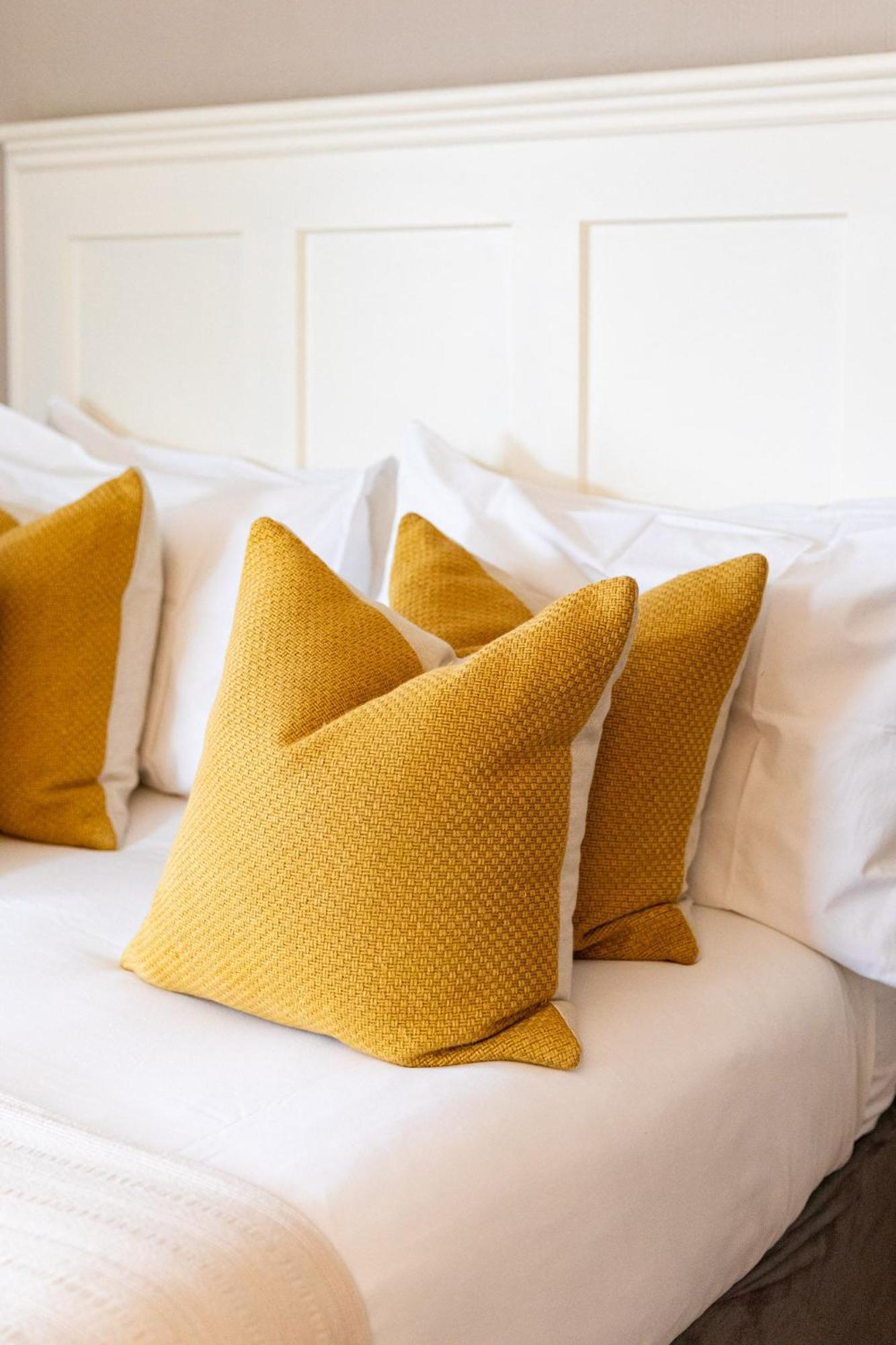 Bed and Breakfast The Georgian House Braye Экстерьер фото