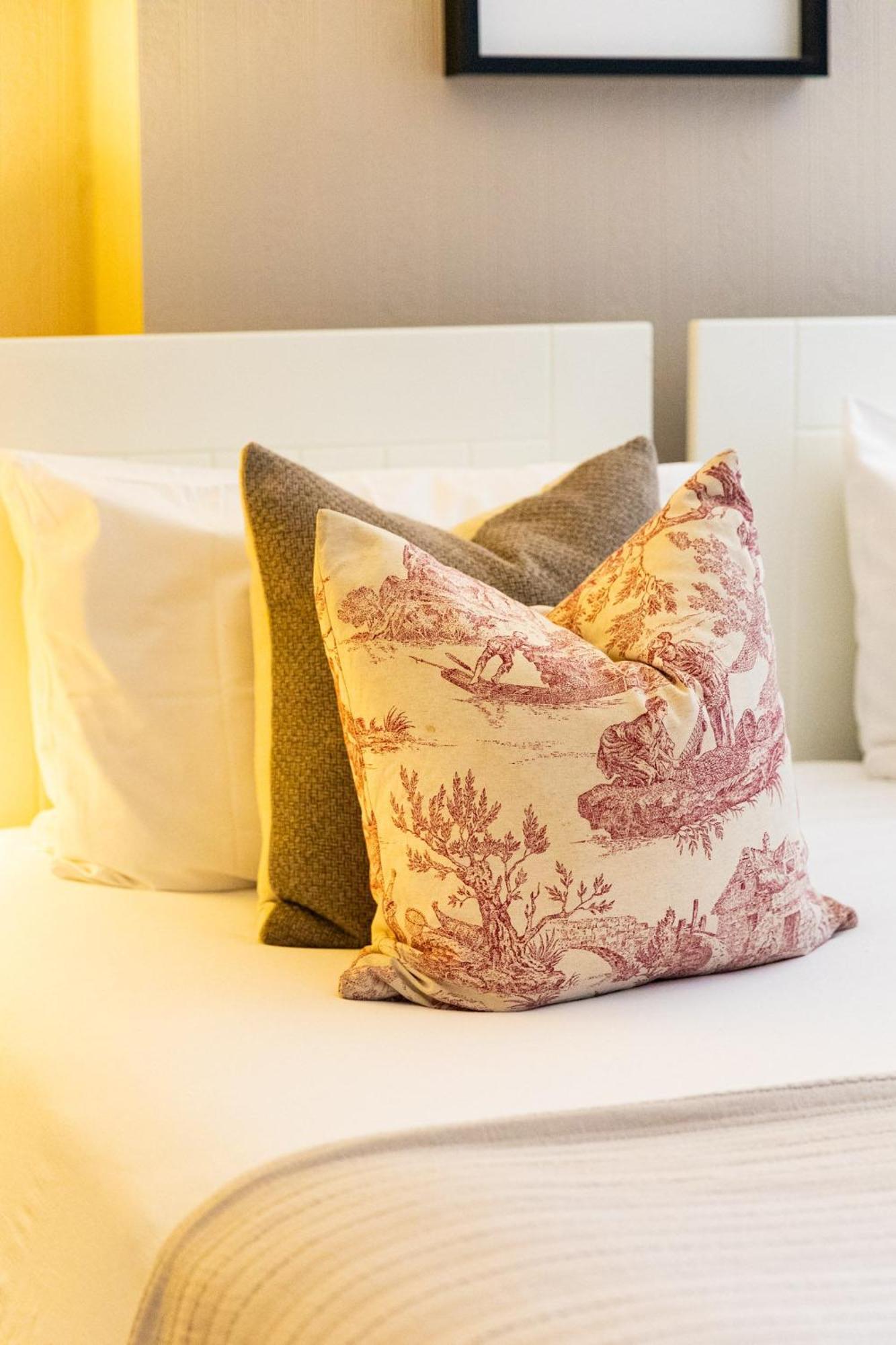 Bed and Breakfast The Georgian House Braye Экстерьер фото