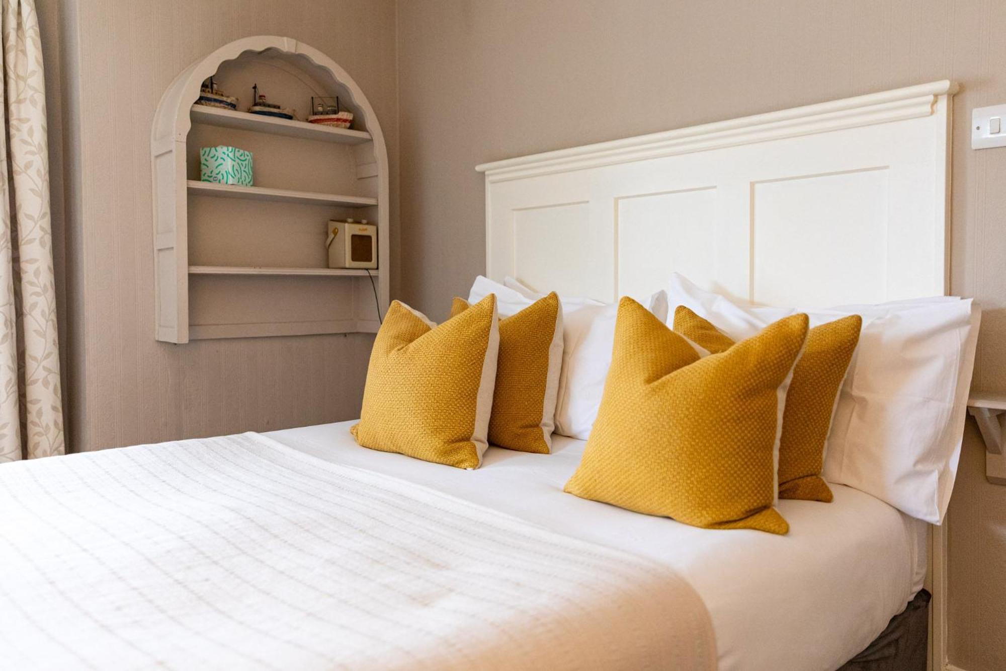 Bed and Breakfast The Georgian House Braye Экстерьер фото