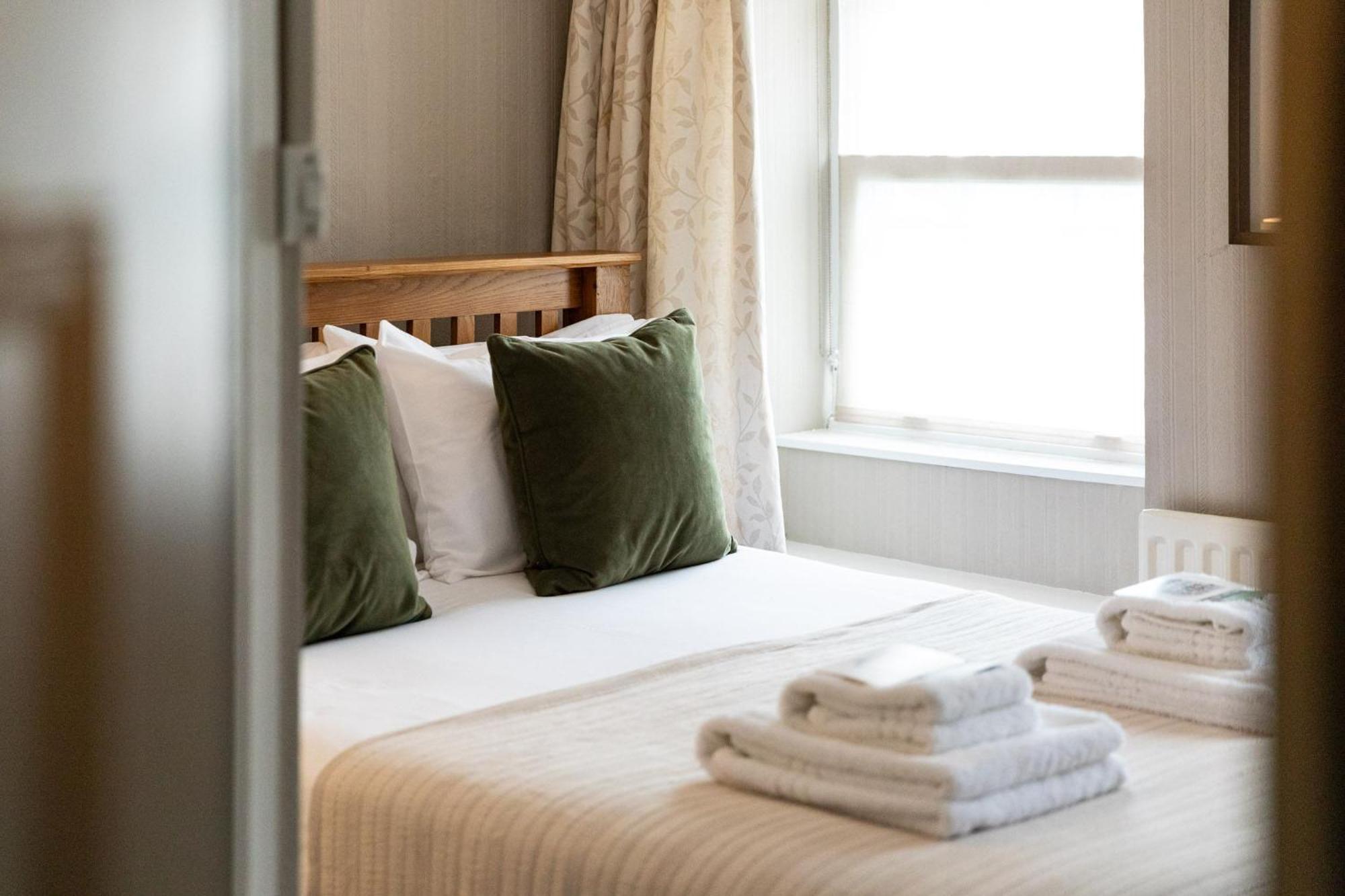 Bed and Breakfast The Georgian House Braye Экстерьер фото