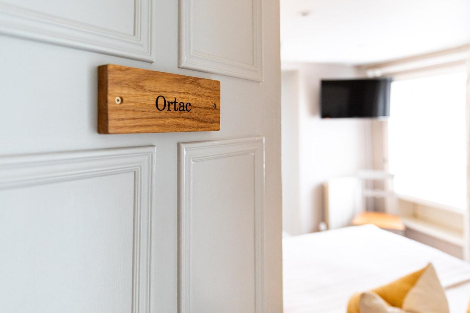 Bed and Breakfast The Georgian House Braye Экстерьер фото